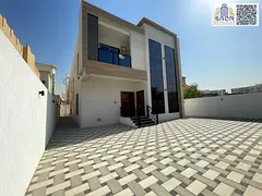 A villa with high-end finishes and a price that includes electricity and water, featuring a smart la