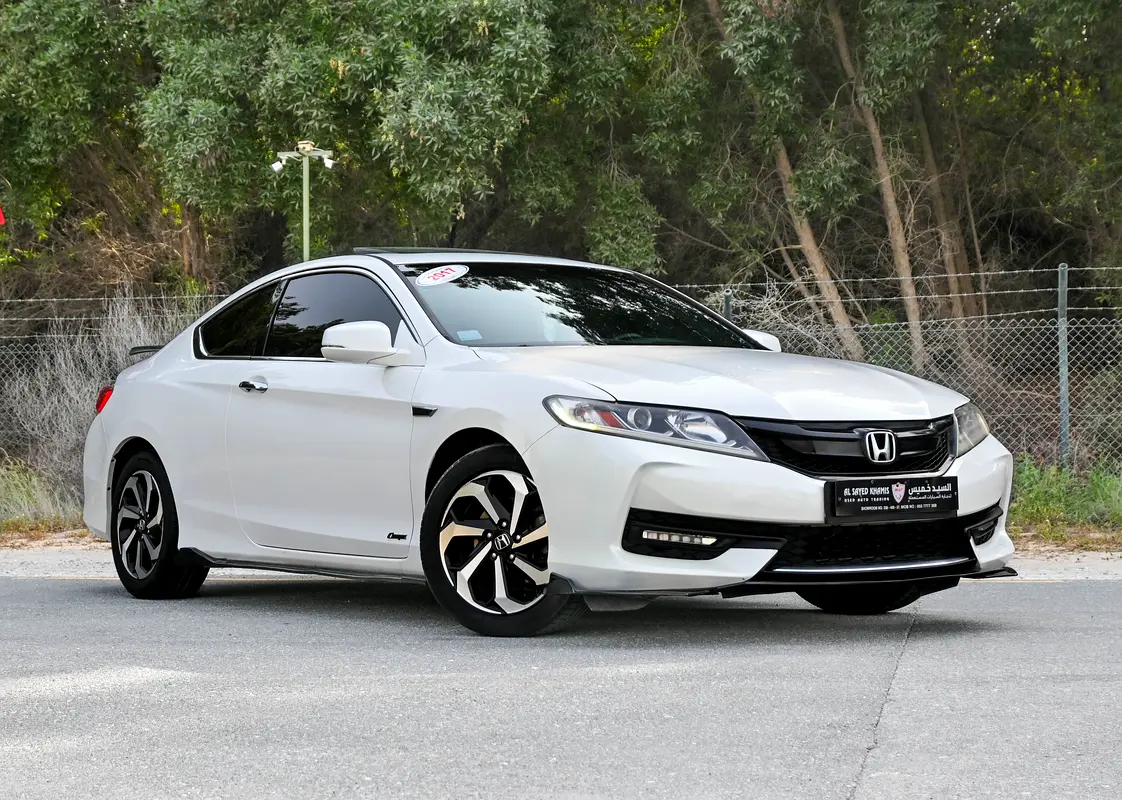 Honda Accord 2017 — photo 1 of 19