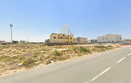 ارض بموقع ذهبي بالقرب من الحديقة والمسجد في منطقة الحوشي