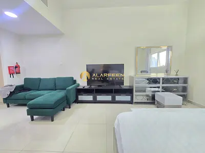 Furnished Studio I High Floor I Community View