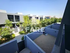 Spacious 3 BR Townhouse | Freehold | Middle