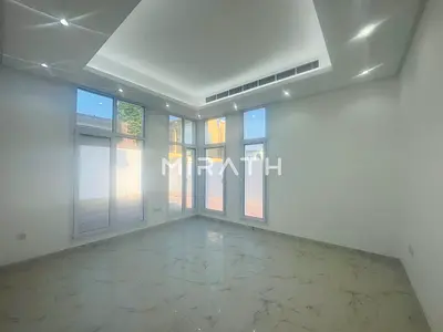 Spacious 5-Bedroom Villa |2 Majlis |Private Garden