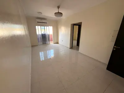 غرفة وصالة للإيجار السنوي في الجرف 2 عجمان بناية جديدة بلكونة وإطلالة مفتوحة موقع مميز مقابل جسر الروضة