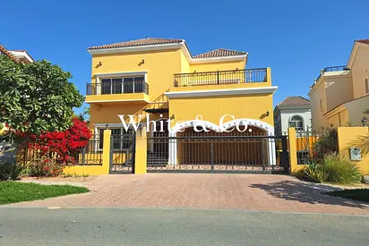 Park Backing l Basement l Spacious 5BR