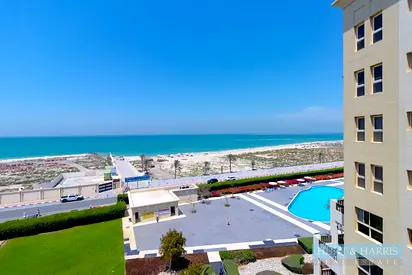 2 Bedrooms in Al Hamra for Sale - High Floor - Massive Terrace
