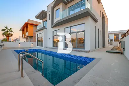 Must see! Roof Top access, Maid and Driver room
