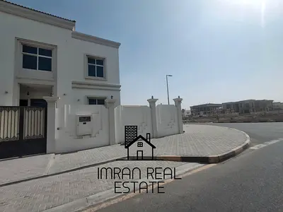 Specious 5BR villa Al Master Bedroom ready to move