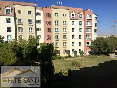 LARGE 1 B/R HALL -READY TO MOVE IN -DISCOVERY GARDENS