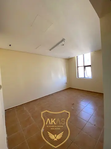 Modern 1-Bed Apartment in Like-New Condition family Building