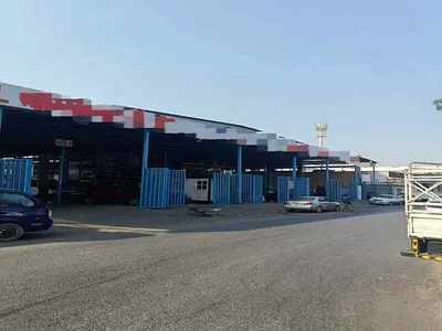 للبيع شبره في صناعية الثالثة بقلب سوق قطع الغيار السيارات  مقسمة  59 حوطة داخلية مساحة الأرض 40 الف قدم الدخل مليون و400 الف  البيع 15 مليون درهم