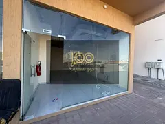 Available for annual rent in Umm Al Quwain, Al Huboob area. A shop with a bathroom. Price: 35,000 (4