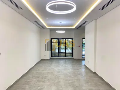 Specious 4 bedroom+made room with 6 bath