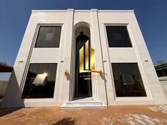 Modern villa in Al Hooshi Land area (5457) sq ft Consists of: 5 master bedrooms