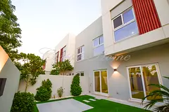 OPPOSITE DIRECT TO SWIMMING POOL | SINGLE ROW| RARE VILLA