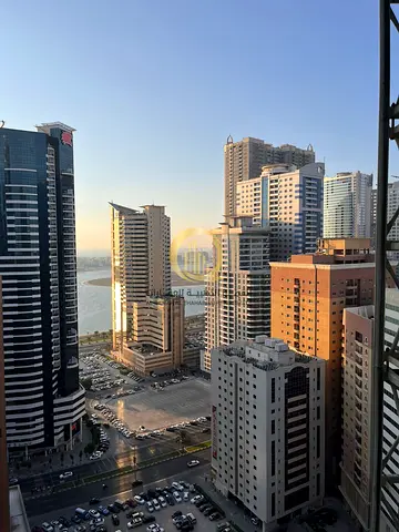 بناية للبيع في الشارقة منطقة الفلاح  مساحة 5300 قدم مربع  موقع ممتاز زاوية