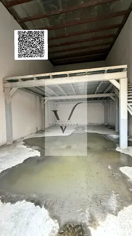 مستودع للإيجار في موقع مميز جداً