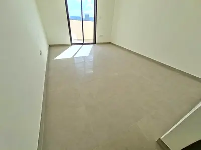 Lxury and brand new apartment with balcony with master room waldrop open view prime location good price