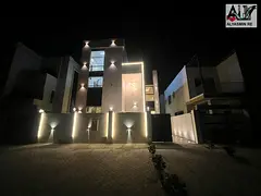 Villa at an excellent price, 5 master bedrooms, ground floor, first floor and roof, classic facade,
