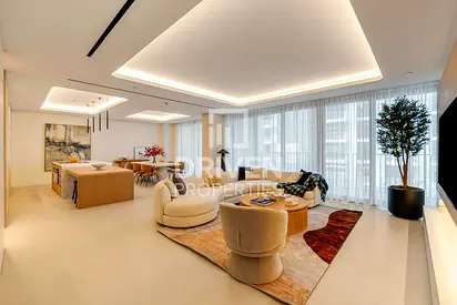 Stylish Apt | Fully Upgraded with Maids Room