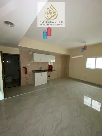 🏢✨ تم افتتاح بناية أول ساكن – الجرف 3 | مساحات مميزة ✨🏢  📍 الموقع: الجرف 3  موقع استراتيجي وسهل الوصول لجميع الخدمات  🔹 المواصفات:  استودي