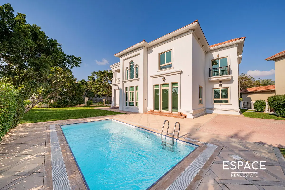 Corner Plot | Private | Lake View