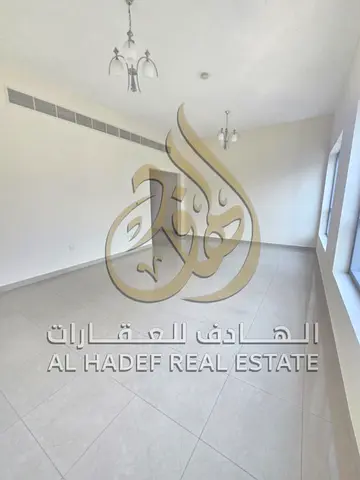 🏡 للإيجار في الشارقة – الخان | شقة غرفتين ماستر بإطلالة مفتوحة مع باركنج وجيم مجانًا فرصة سكن رائعة في موقع مميز وإطلالة مفتوحة ✨ تفاصيل الشقة: 2 غرف