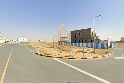 فرصة استثمارية فاخرة: أرض سكنية استثنائية في مدينة التلال – زاوية ومقابل حديقة