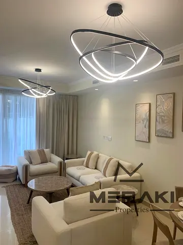 شقة غرفتين وصالة مع بلكونة وإطلالة بحرية في طابق مرتفع بسعر مميز وخطة سداد جاهزة