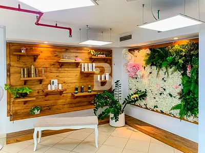 Retail Move-in 31 March | Fitted shop Spa