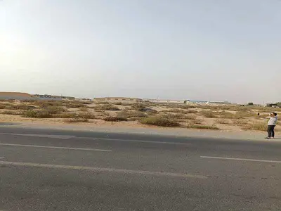 للبيع ارض في منطقة الصجعه موقع مميز مساحة 127  الف قدم مربع