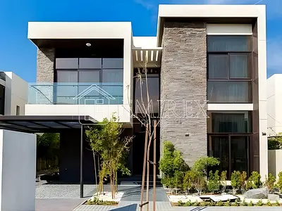 Invester Deal | ON Golf Course | 5 Beds Villa | Single Row