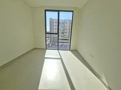 Lxury and brand new apartment with balcony with master room waldrop pool no deposit no comeshan