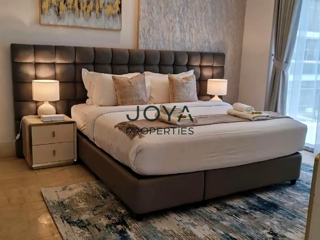 The 8 Palm Jumeirah Modern 1BR Apartment for Sale