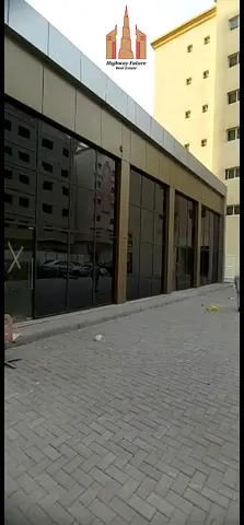 Showroom on the Main road 5000 sqft 8 free parking washroom new showroom and 3 shop