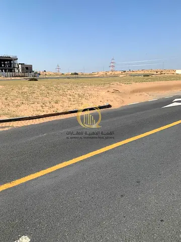 للبيع ارض مميزه بمنطقه مزيرعه A مساحة 3336 قدم على شارع و سكه و قريبه علي جميع الخدما