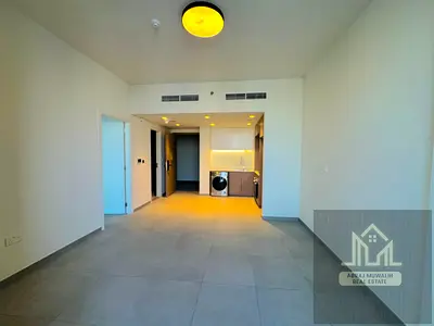 Ready To Move \\ With Big Balcony \\ With Gym \\ Pool \\ Kids Play Area \\ In Comunity \\