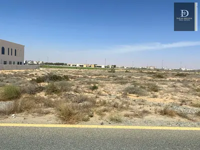 للبيع فى الشارقة   منطقة  الطى شرق   قطعة ارض سكنية مساحة ١١٣٠٠ قدم موقع جدا على شارع جار