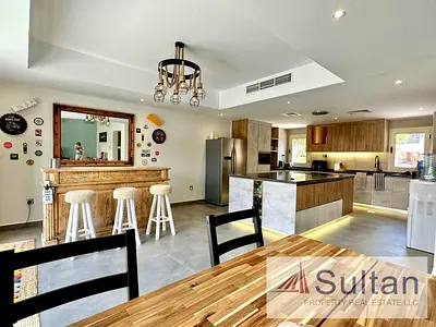 Stylish townhouse / modern living. Don't miss out!