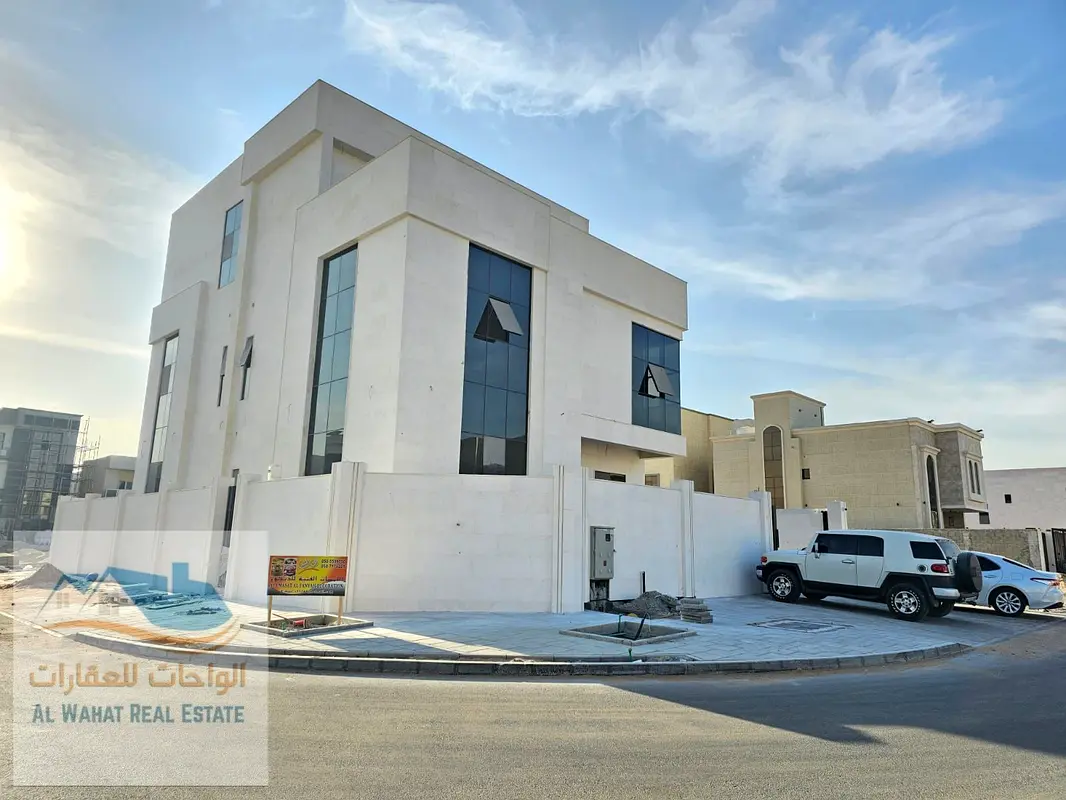 🏡 فيلا فاخرة للبيع – الزاهية | عجمان  بناء شخصي | فيلا جديدة بتصميم راقٍ وتشطيبات عالية الجودة، زاوية شارعين، مناسبة للسكن الفاخر. 🔹 تفاصيل الفيلا: