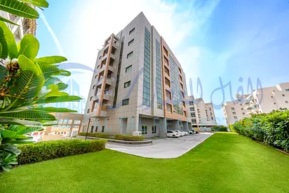 مبنى سكني للبيع | ورسان 4 – المدينة العالمية | تملك حر | عائد استثماري مرتفع