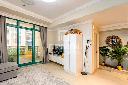 Fully Furnished | Mid Floor | Upgraded Unit