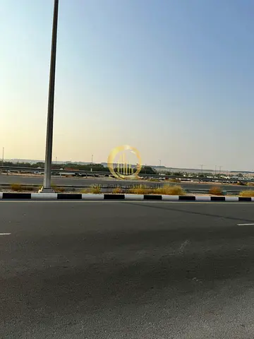 للبيع ارض مميزه جدا في تلال على شارع العام مباشره سهله الدخول والخروج من الامرات العابر مقابل مشروع مسار