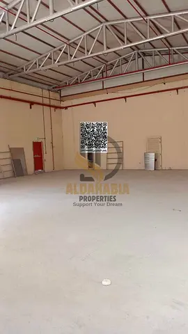 🏭 فرصة مميزة للإيجار – مستودع واسع في منطقة أم الثعوب، عجمان