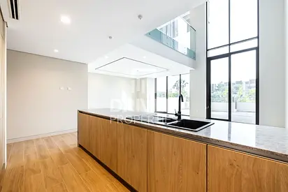 Luxurious Villa with Sea and Skyline View