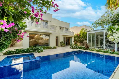 SINGLE ROW | TASTEFUL UPGRADES | IDEAL FAMILY HOME