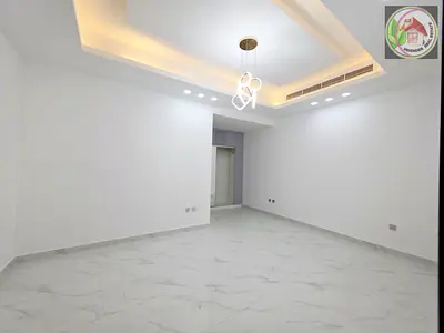 تملك فيلا احلامك بتصميم حديث – طابقين + روف – غرف كبيرة ومساحات مريحة وسط حي سكني هادي وبالقرب من مسجد – جاهزة للسكن في موقع قريب من كل الخدمات والطرق