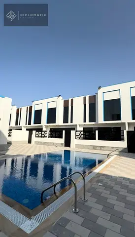 فيلامكونة من 3 غرف نوم + غرفة خادمة | PEARL VIEW COMPLEX