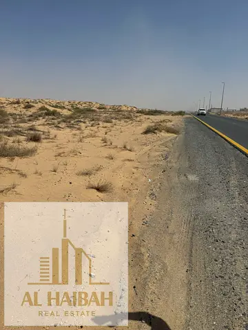 للبيع أراضي سكنية في الشارقة منطقة الم طرق على شارع خور فكان