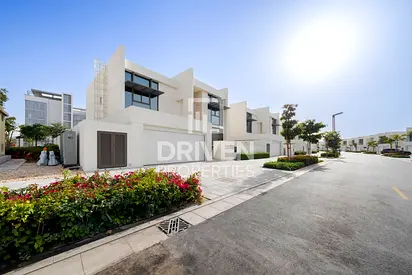 Big Plot | Contemporary | Walk to Lagoon