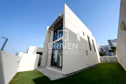 Big Plot | Contemporary | Walk to Lagoon